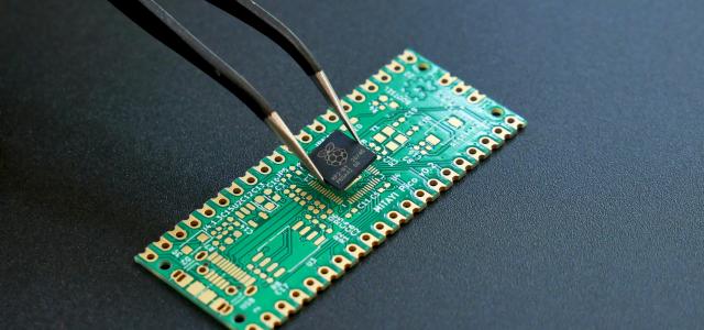 a close up of a piece of electronic equipment by Vishnu Mohanan courtesy of Unsplash.